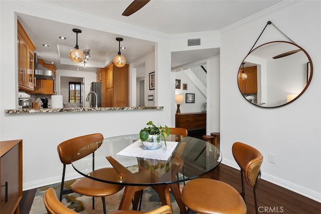 dining area featuring baseboards, visible vents, dark wood finished floors, recessed lighting, and ornamental molding