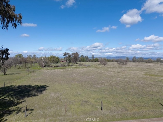 view of yard featuring a rural view