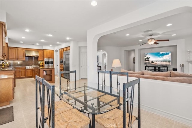 dining space with ceiling fan, recessed lighting, visible vents, and arched walkways