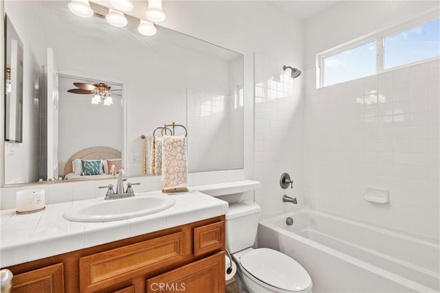 full bath featuring shower / washtub combination, toilet, vanity, and ceiling fan