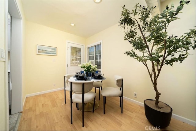 dining space featuring recessed lighting, baseboards, and light wood-type flooring