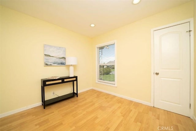 empty room featuring light wood-style flooring, recessed lighting, and baseboards