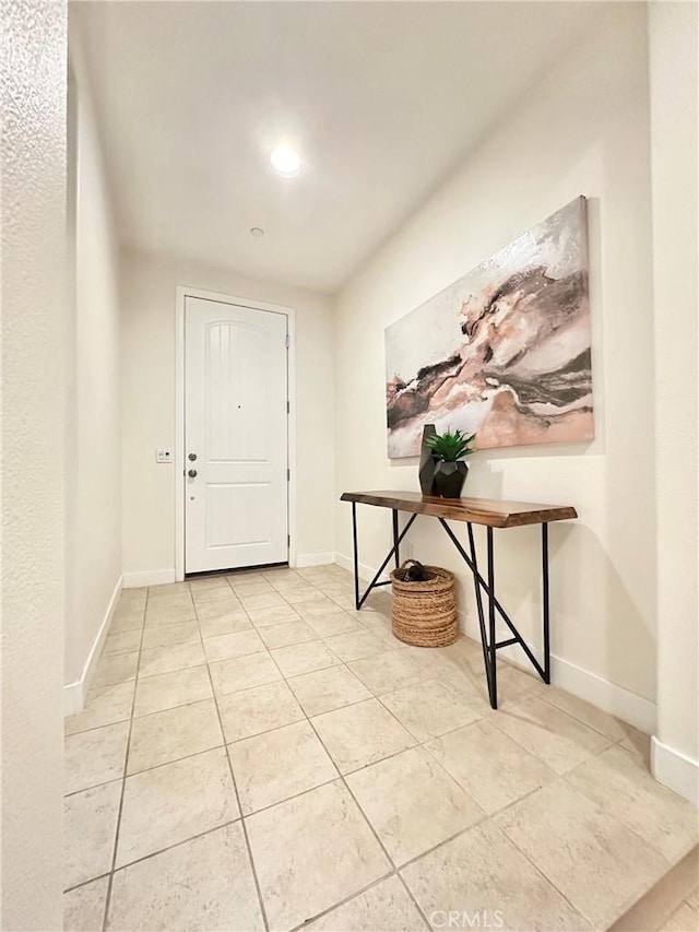 tiled entrance foyer featuring baseboards