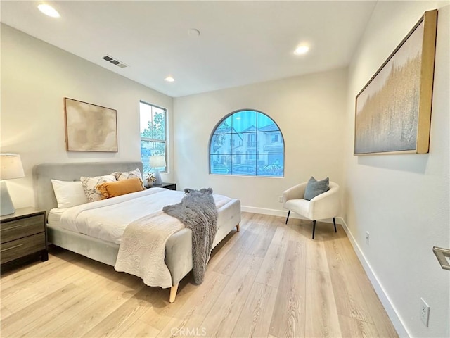 bedroom featuring recessed lighting, baseboards, visible vents, and light wood finished floors