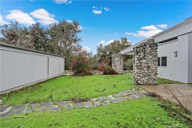 view of yard featuring a patio area