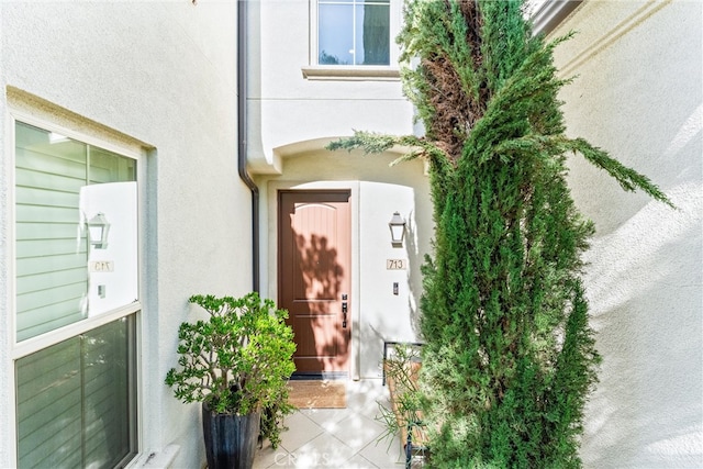 entrance to property with stucco siding