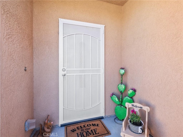 property entrance featuring stucco siding