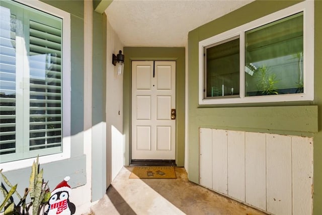 view of exterior entry with stucco siding