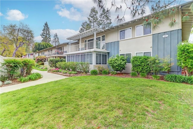 86 Calle Aragon Unit O, Laguna Woods, CA 92637 - exterior space featuring a yard and stucco siding
