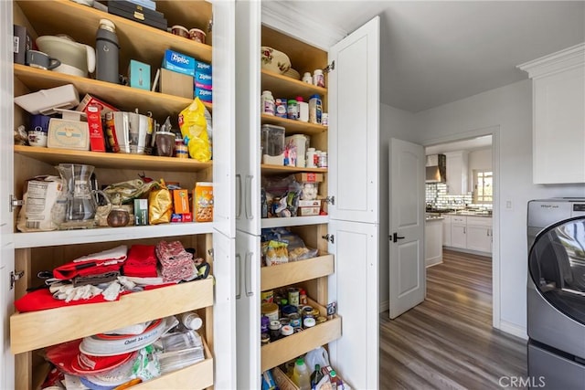 storage area with washer / clothes dryer