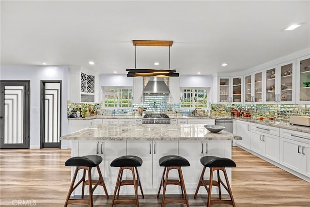 kitchen featuring a wealth of natural light, a breakfast bar, and range