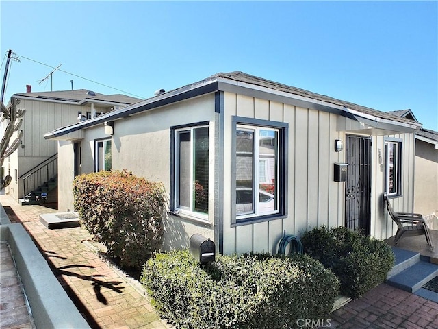 508 30th St, Hermosa Beach, CA 90254 - view of property exterior with board and batten siding