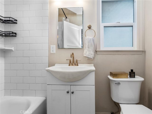 full bath featuring toilet, vanity, and shower / tub combination