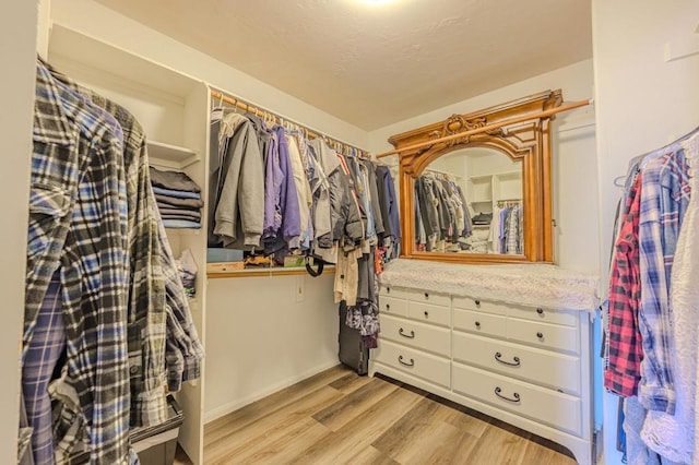 22633 Inspiration Pt, Canyon Lake, CA 92587 - walk in closet featuring light wood finished floors