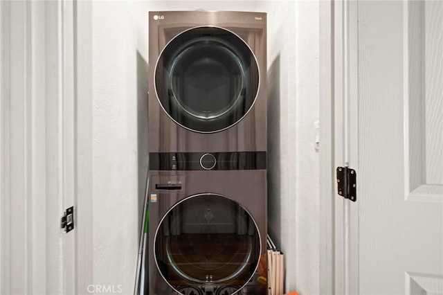 3345 Oakhurst Ave, Los Angeles, CA 90034 - washroom with stacked washer and clothes dryer