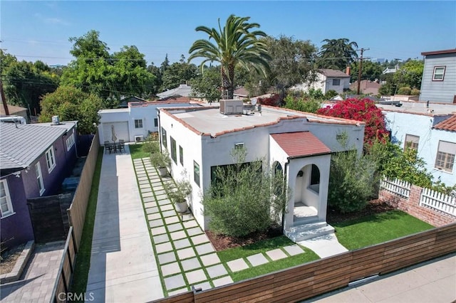 3345 Oakhurst Ave, Los Angeles, CA 90034 - view of front of property featuring stucco siding, central AC, and a residential view