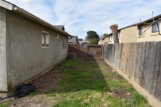 view of yard featuring a fenced backyard