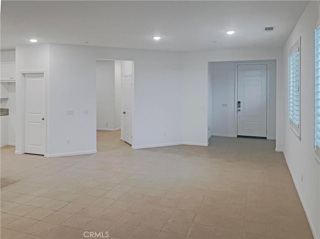 empty room featuring recessed lighting and baseboards