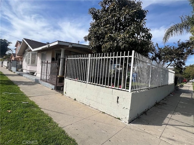 9145 Orchard Ave, Los Angeles, CA 90044 - view of side of home with a fenced front yard
