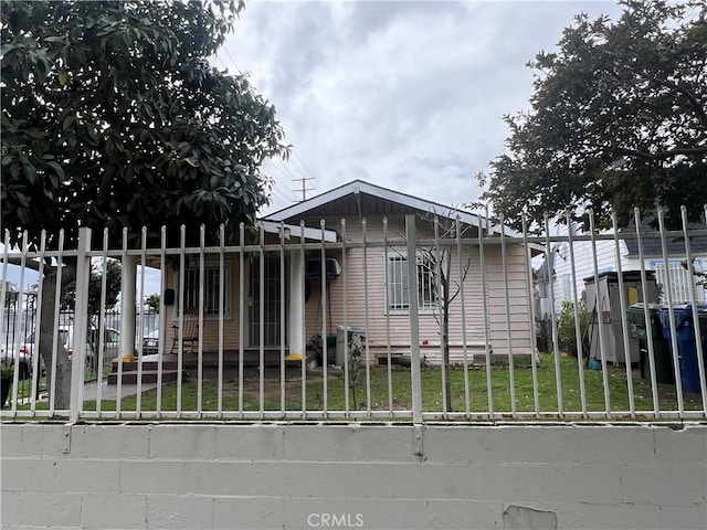 view of front of home featuring fence