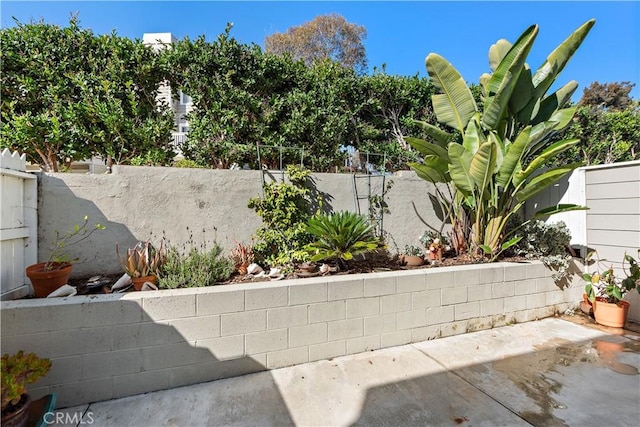 exterior space featuring a fenced backyard