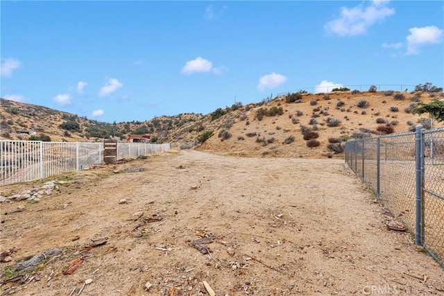 view of yard with fence and a mountain view