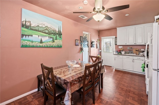 dining space featuring visible vents, ceiling fan, and baseboards