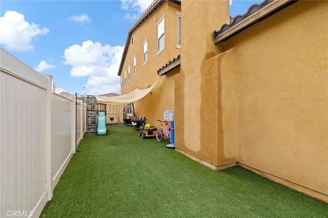 view of yard featuring a fenced backyard