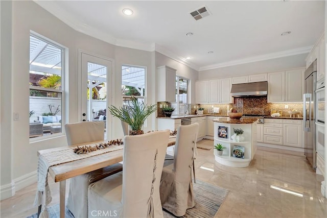 dining room with recessed lighting, visible vents, baseboards, and ornamental molding