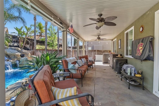 sunroom / solarium with a ceiling fan