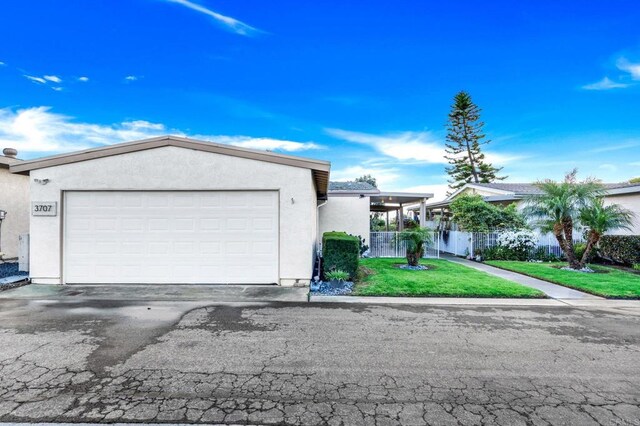 view of front of house featuring stucco siding and a front lawn