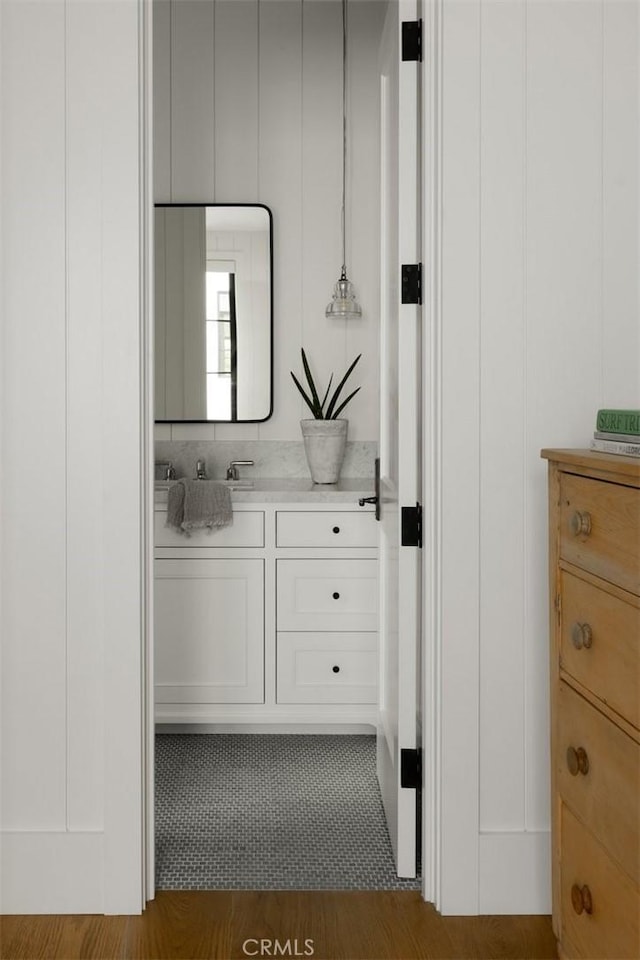 bathroom with vanity