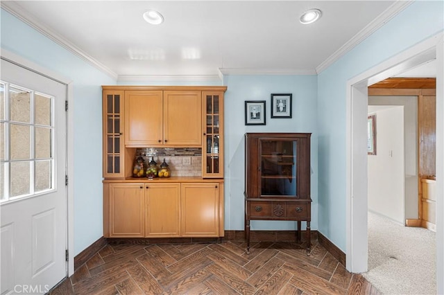 bar featuring recessed lighting, baseboards, tasteful backsplash, and ornamental molding