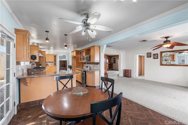 dining area featuring a ceiling fan, visible vents, and ornamental molding