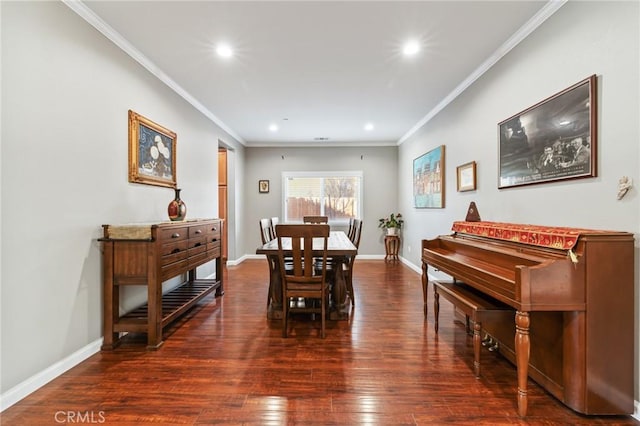 dining room featuring recessed lighting, crown molding, baseboards, and dark wood-style flooring