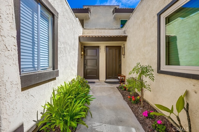 entrance to property with stucco siding