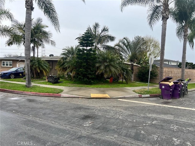 view of front of house featuring fence