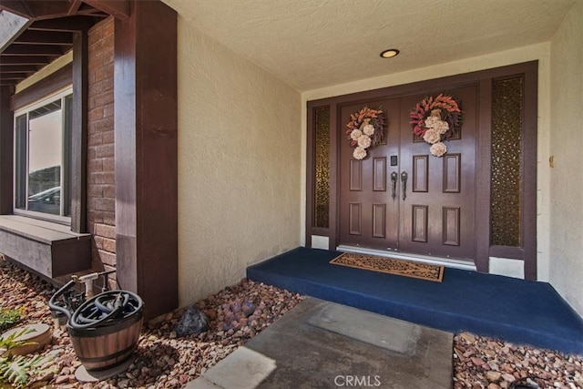 view of exterior entry featuring stucco siding