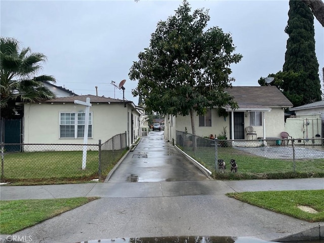 view of front of house featuring a fenced front yard, stucco siding, and a front yard