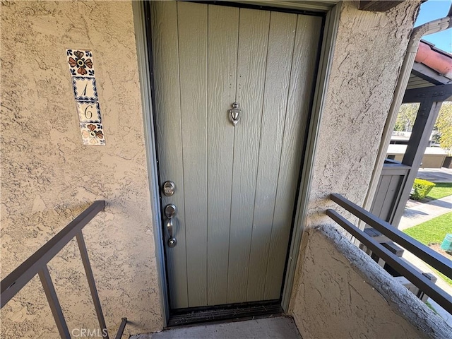 entrance to property with stucco siding