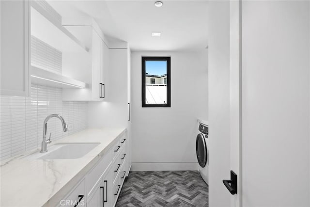 20 Balboa Cvs, Newport Beach, CA 92663 - laundry area featuring a sink and washer / dryer