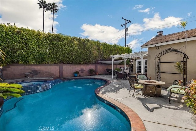 view of swimming pool with a pool with connected hot tub, a fire pit, a fenced backyard, a pergola, and a patio