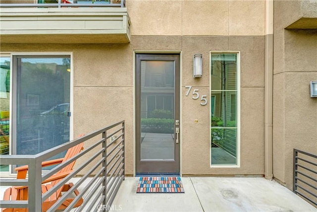 property entrance featuring stucco siding