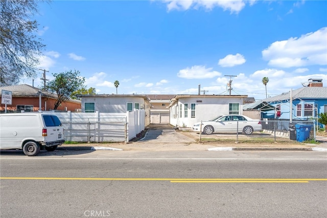 view of front of home with a fenced front yard