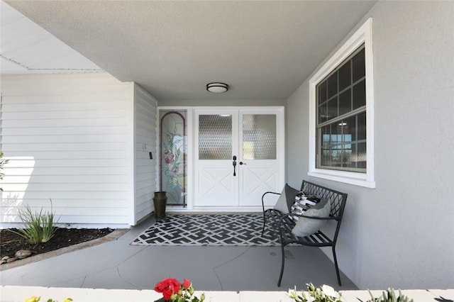 view of exterior entry featuring stucco siding