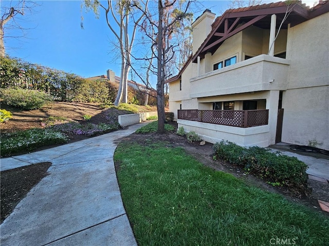 view of yard with a balcony