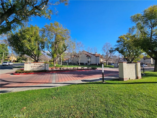 view of property's community featuring a yard