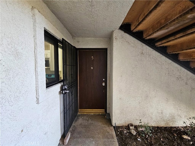 view of exterior entry featuring stucco siding