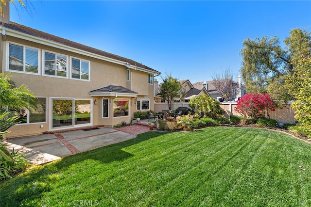 view of yard featuring a patio and fence