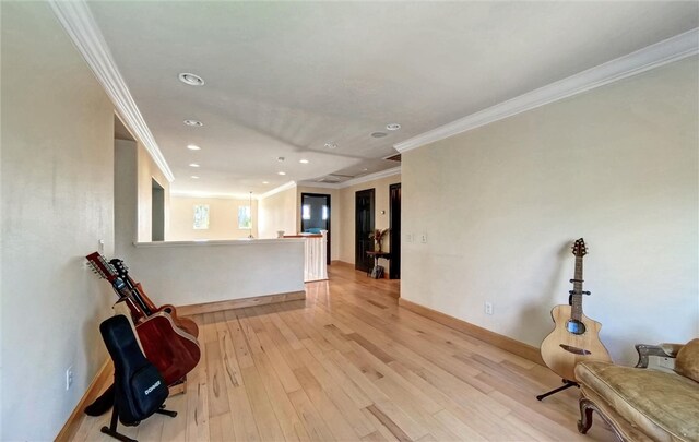 sitting room featuring recessed lighting, light wood-style floors, baseboards, and ornamental molding